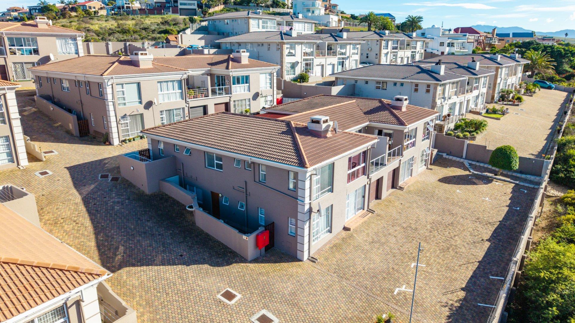 4 Bedroom Apartment / Flat for Sale in Hartenbos Heuwels