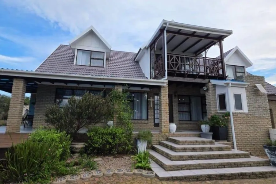 4 Bedroom House for Sale in Hartenbos Heuwels