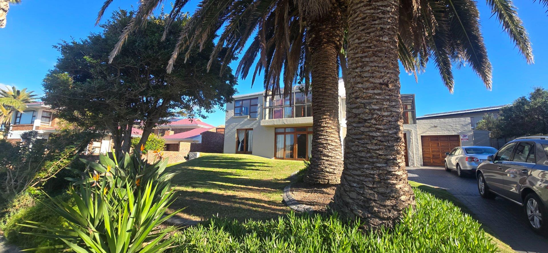 6 Bedroom House for Sale in Bayview