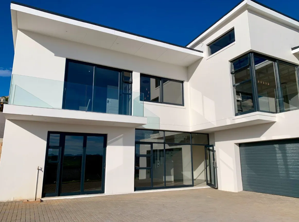 4 Bedroom House for Sale in Hartenbos Heuwels