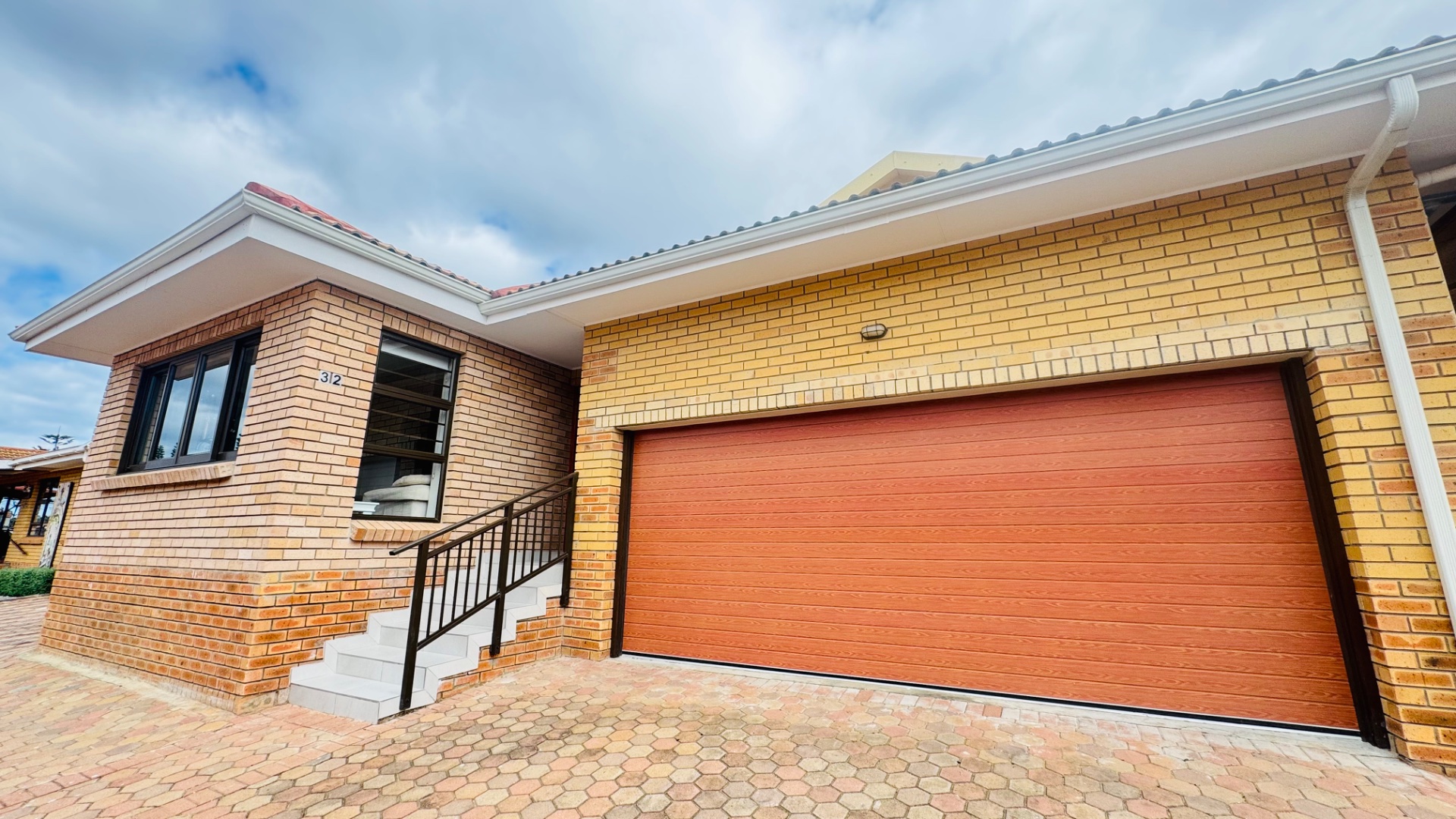Luxury Secure Living in the Centre of Hartenbos
