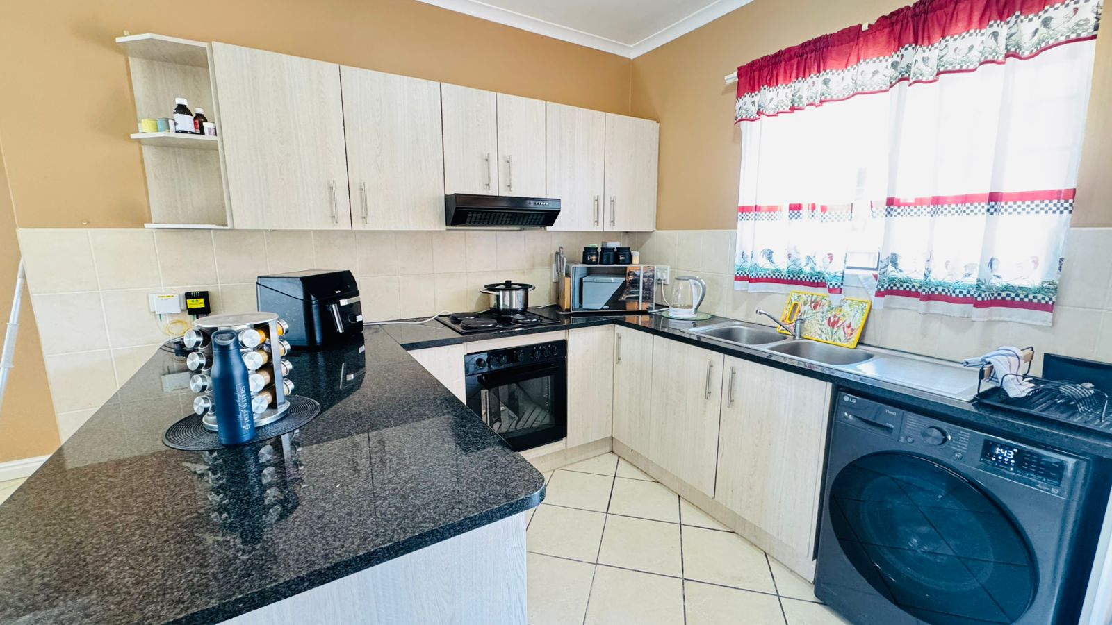Photo 5 of 2 Bedroom Apartment / Flat for Sale in Hartenbos Central