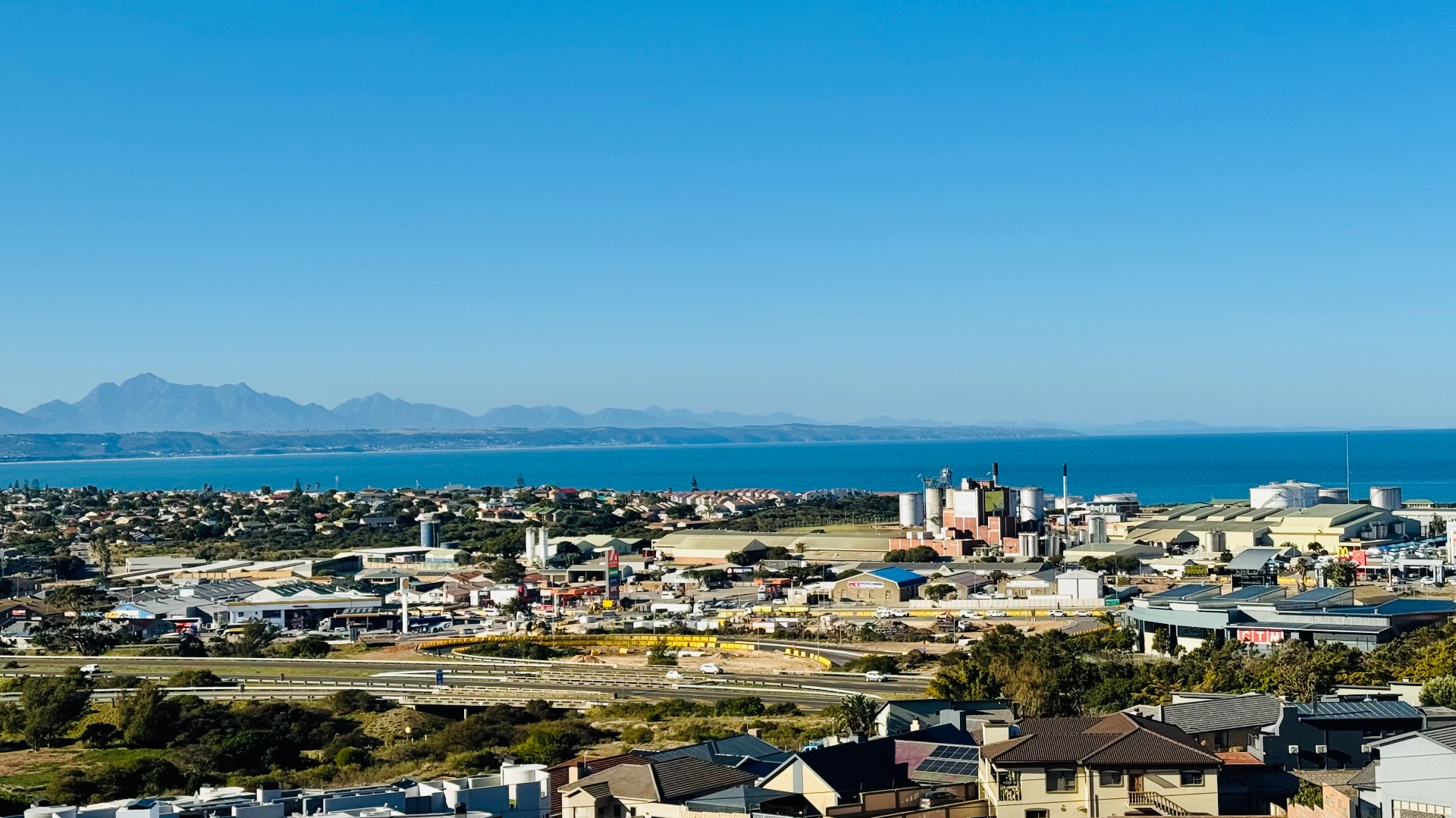 Photo 5 of 2 Bedroom Apartment / Flat for Sale in Island View
