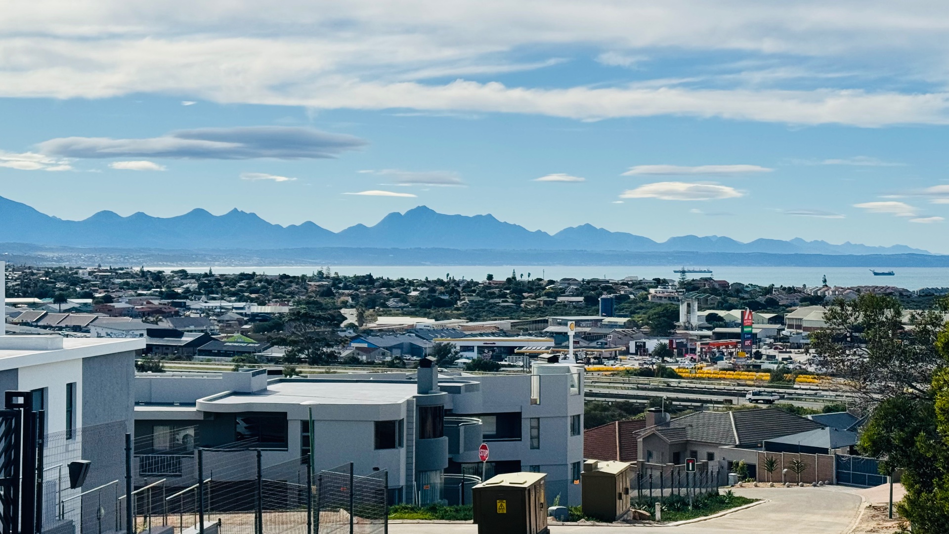 Photo 3 of 2 Bedroom Apartment / Flat for Sale in Island View