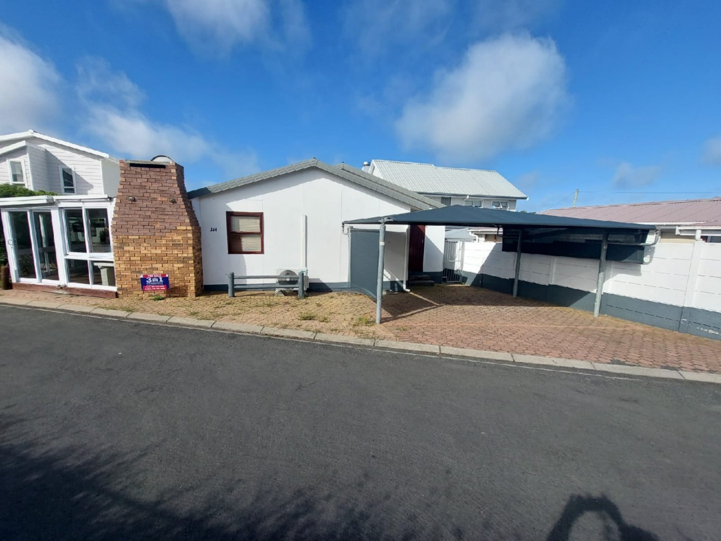 Photo 2 of 3 Bedroom House for Sale in Hartenbos Central