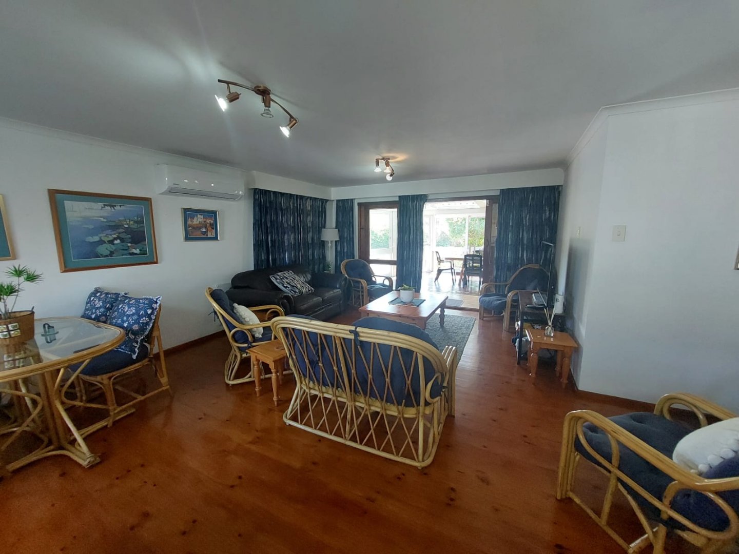 Photo 5 of 3 Bedroom House for Sale in Hartenbos Central