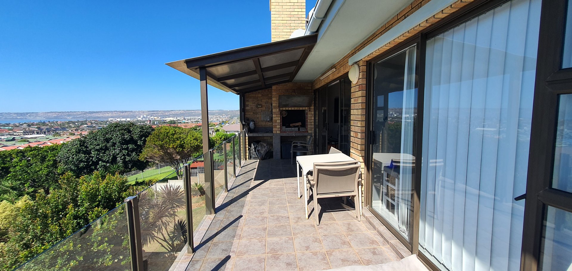 Photo 2 of 3 Bedroom House for Sale in Hartenbos Heuwels