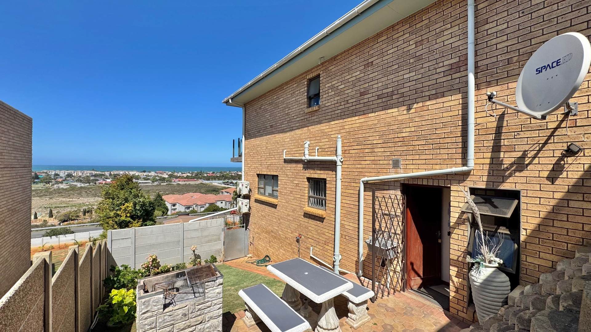 Photo 11 of 3 Bedroom House for Sale in Hartenbos Heuwels