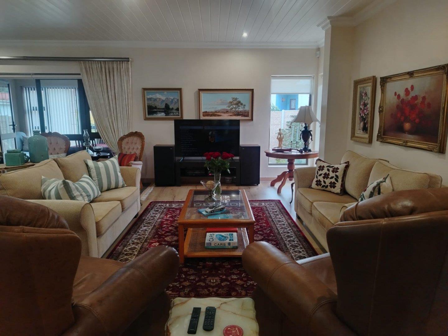 Photo 5 of 3 Bedroom House for Sale in Outeniqua Strand