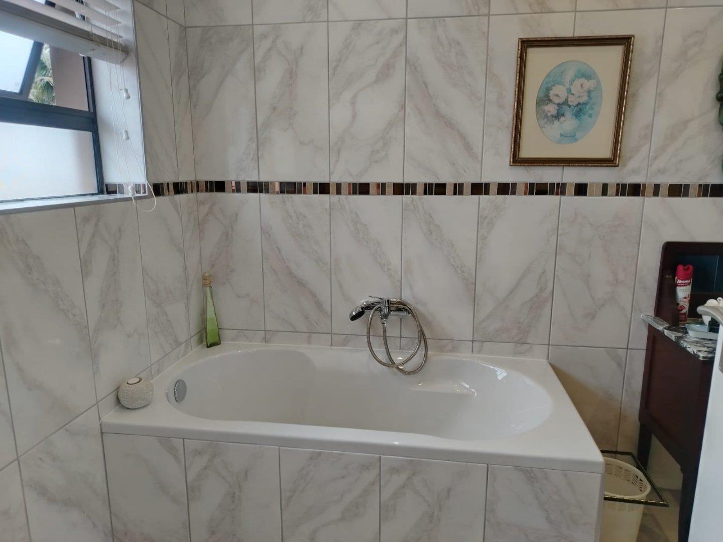 Photo 16 of 3 Bedroom House for Sale in Outeniqua Strand