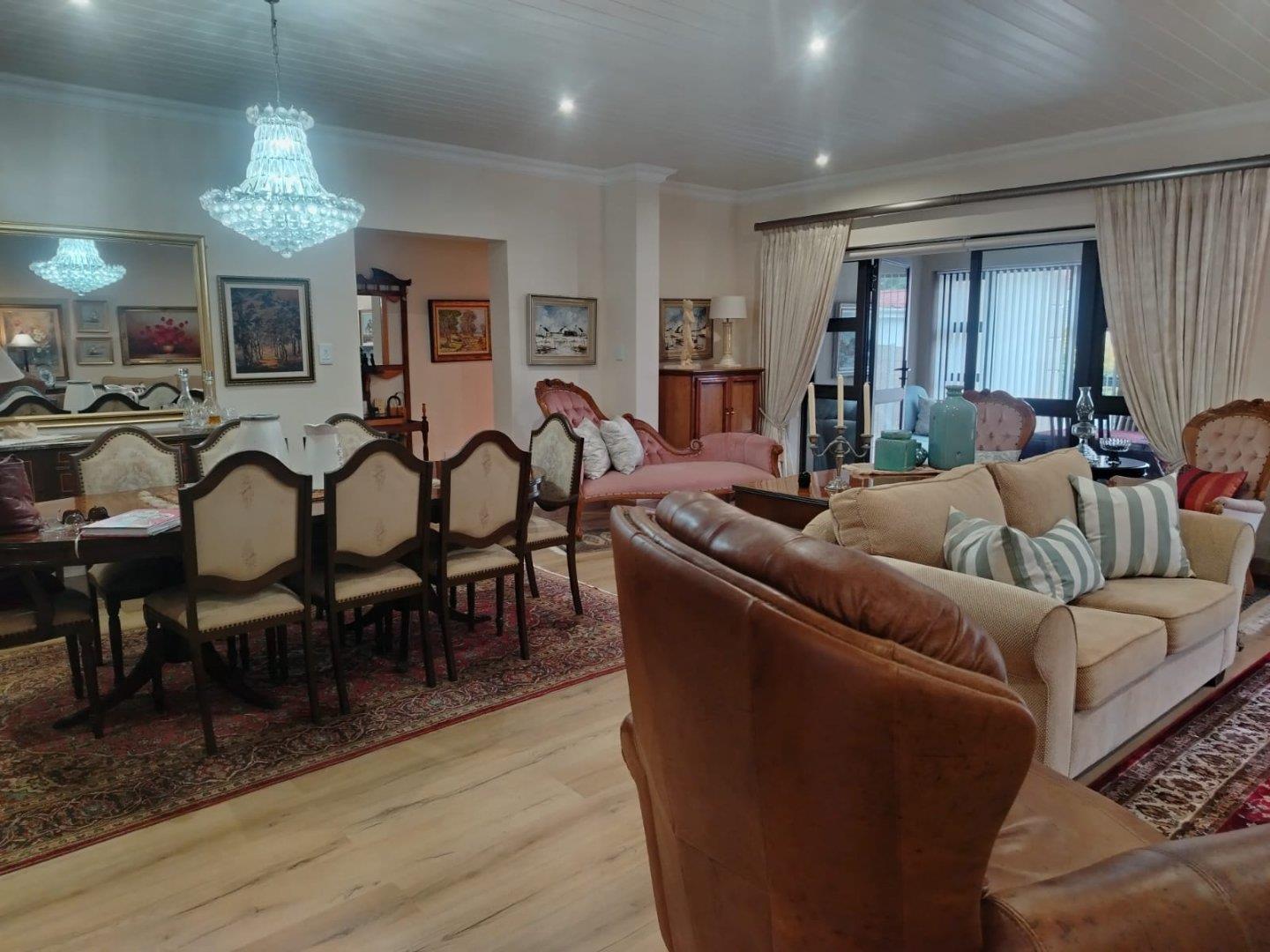 Photo 4 of 3 Bedroom House for Sale in Outeniqua Strand