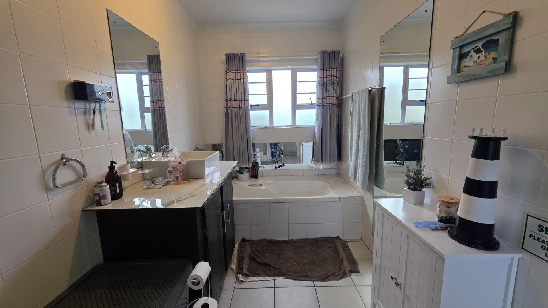 Photo 13 of 3 Bedroom House for Sale in Riverside