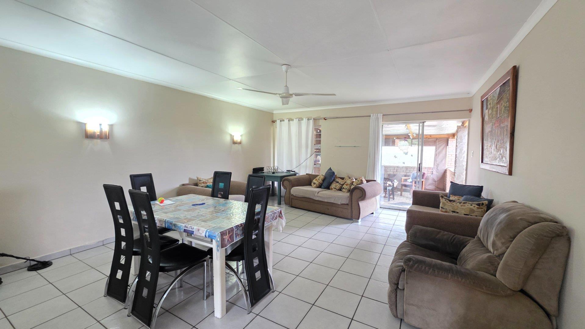 Photo 4 of 3 Bedroom House for Sale in Riverside