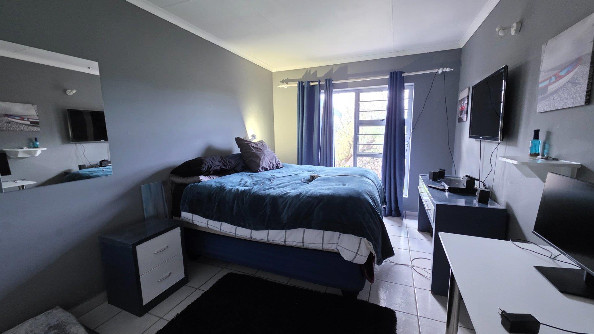 Photo 11 of 3 Bedroom House for Sale in Riverside