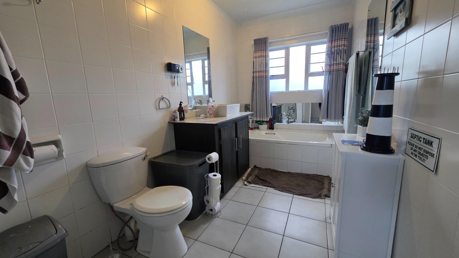 Photo 14 of 3 Bedroom House for Sale in Riverside