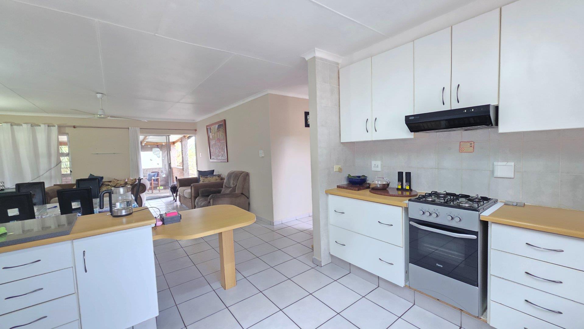 Photo 8 of 3 Bedroom House for Sale in Riverside