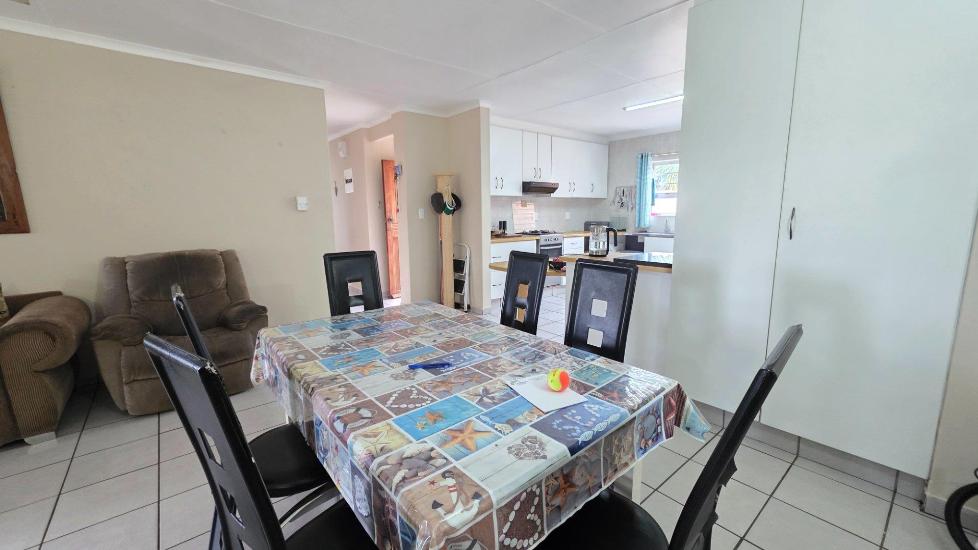 Photo 5 of 3 Bedroom House for Sale in Riverside