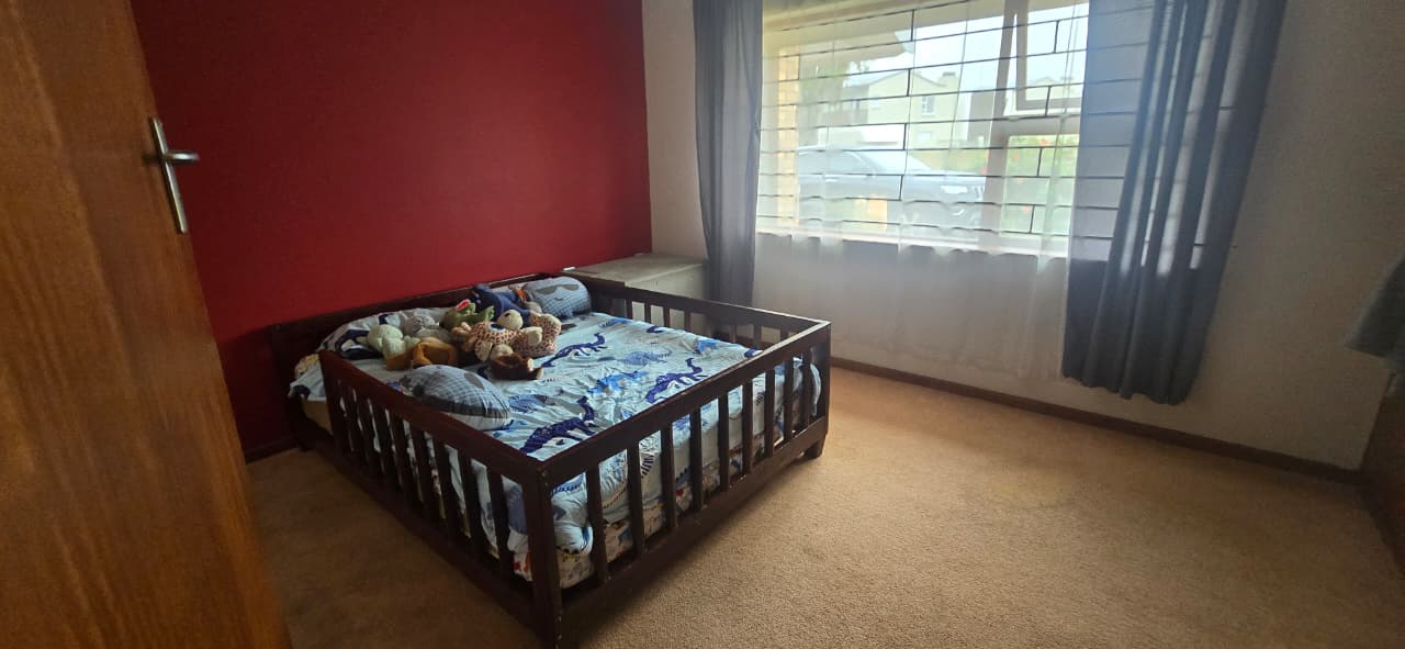 Photo 5 of 4 Bedroom House for Sale in Hartenbos Central