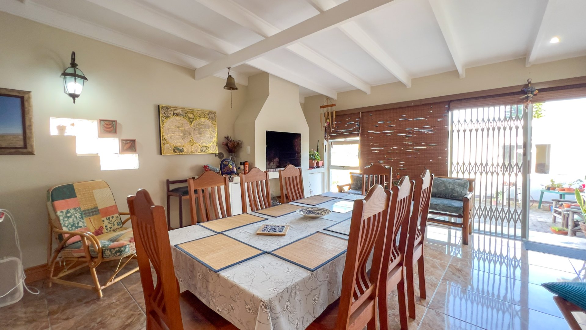 Photo 5 of 4 Bedroom House for Sale in Hartenbos Central