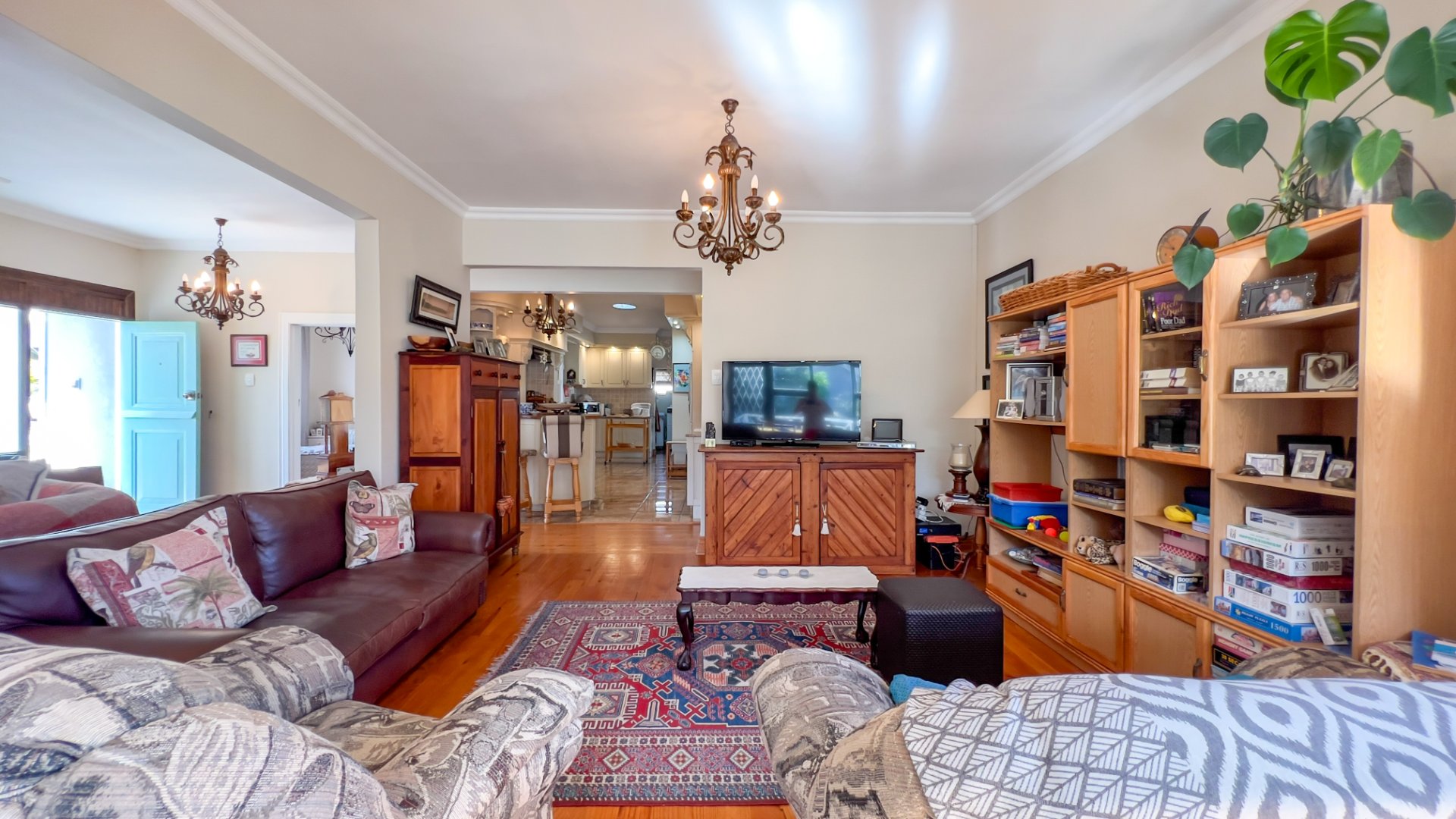 Photo 9 of 4 Bedroom House for Sale in Hartenbos Central