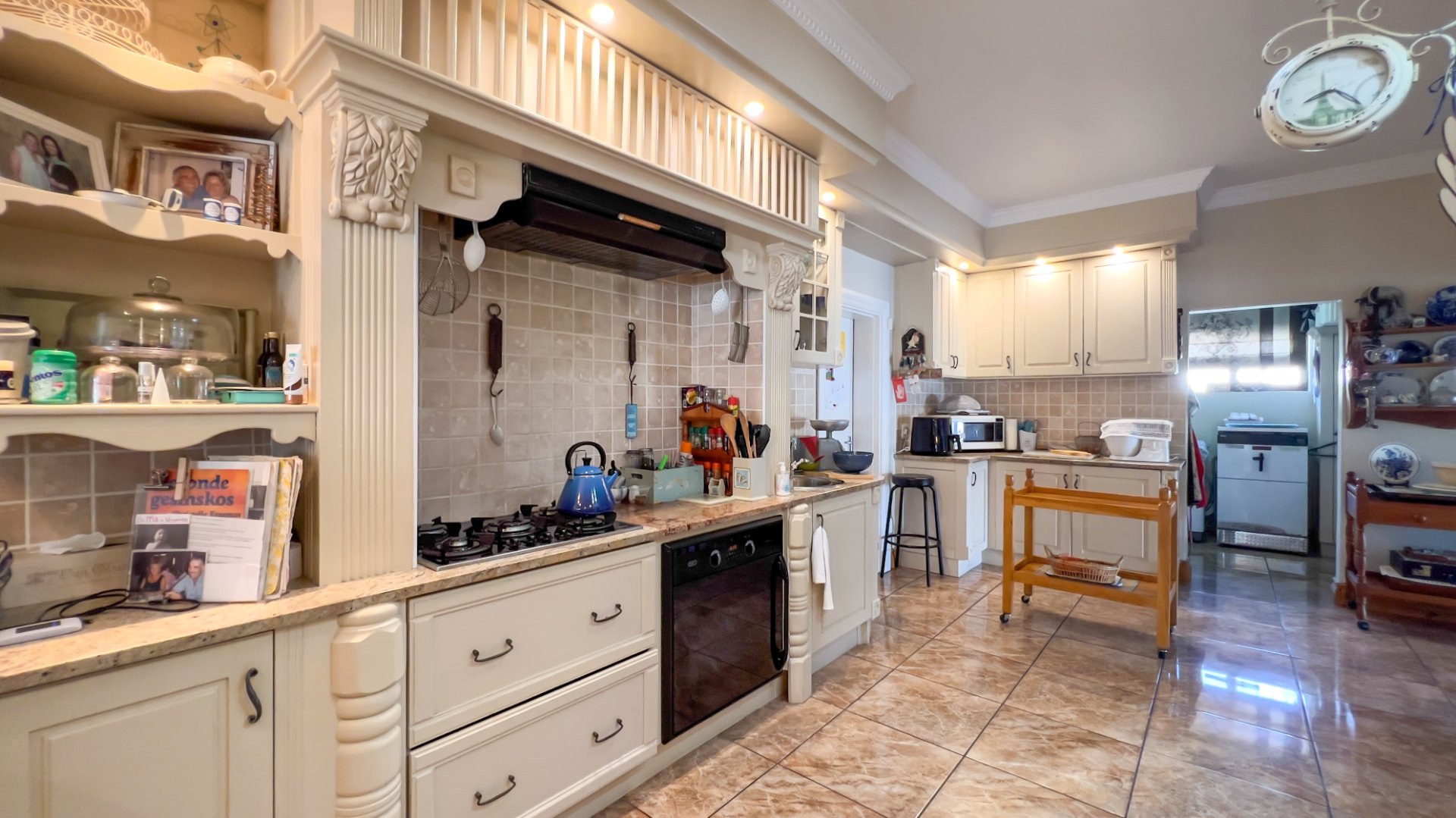 Photo 2 of 4 Bedroom House for Sale in Hartenbos Central