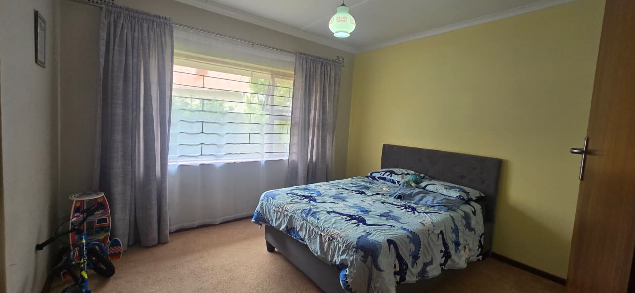 Photo 6 of 4 Bedroom House for Sale in Hartenbos Central