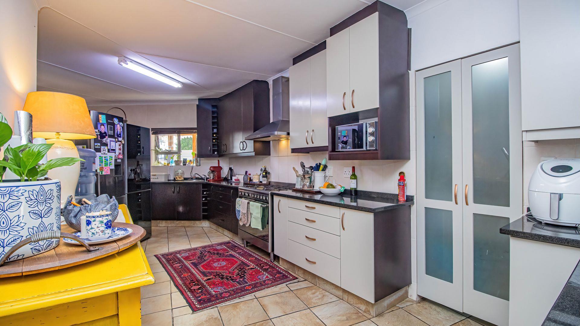 Photo 9 of 5 Bedroom House for Sale in Fraaiuitsig