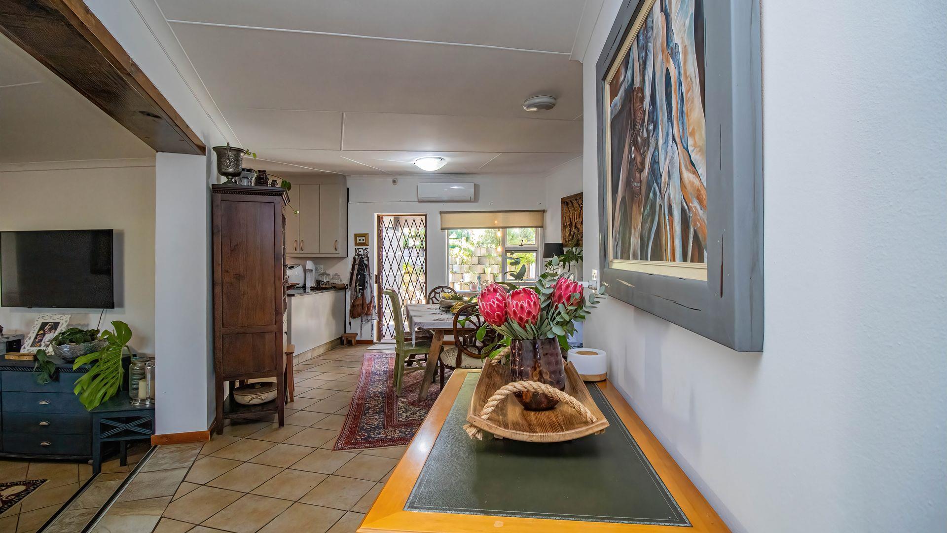 Photo 16 of 5 Bedroom House for Sale in Fraaiuitsig