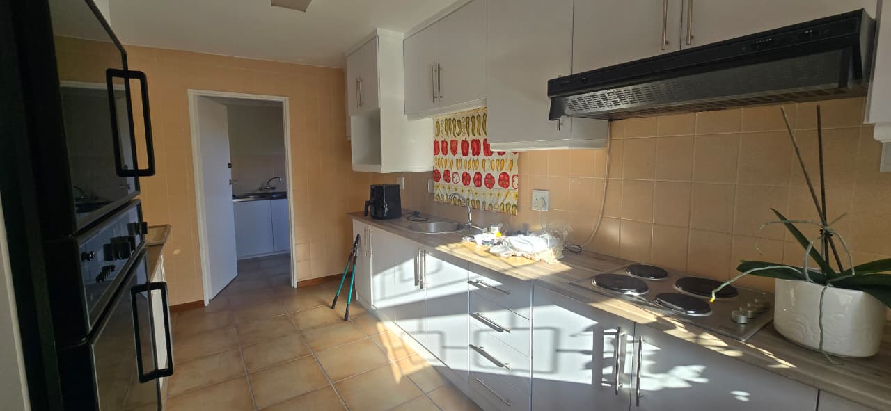 Photo 2 of 6 Bedroom House for Sale in Bayview