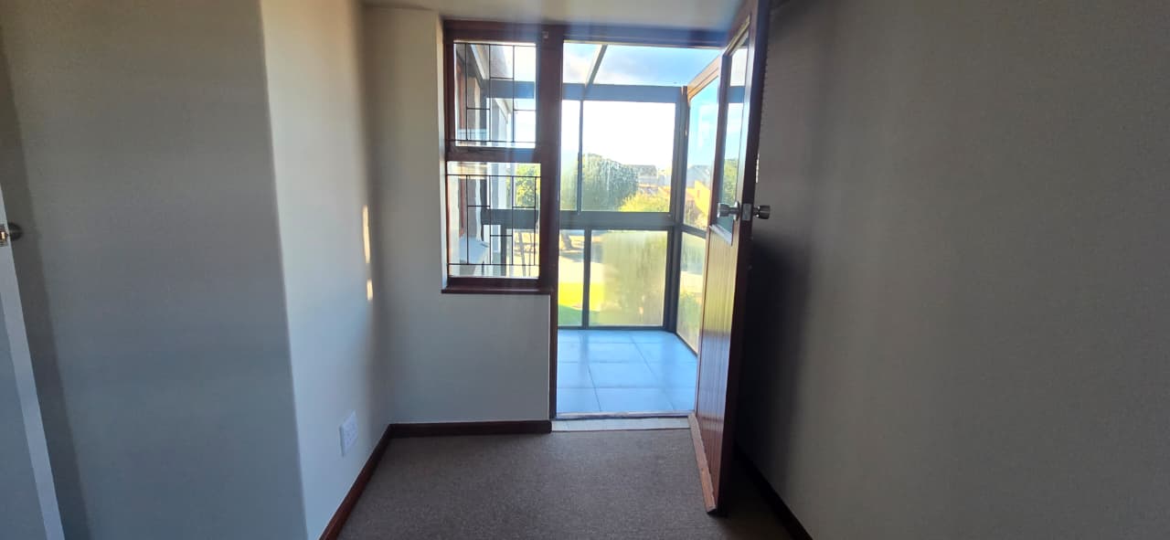 Photo 7 of 6 Bedroom House for Sale in Bayview