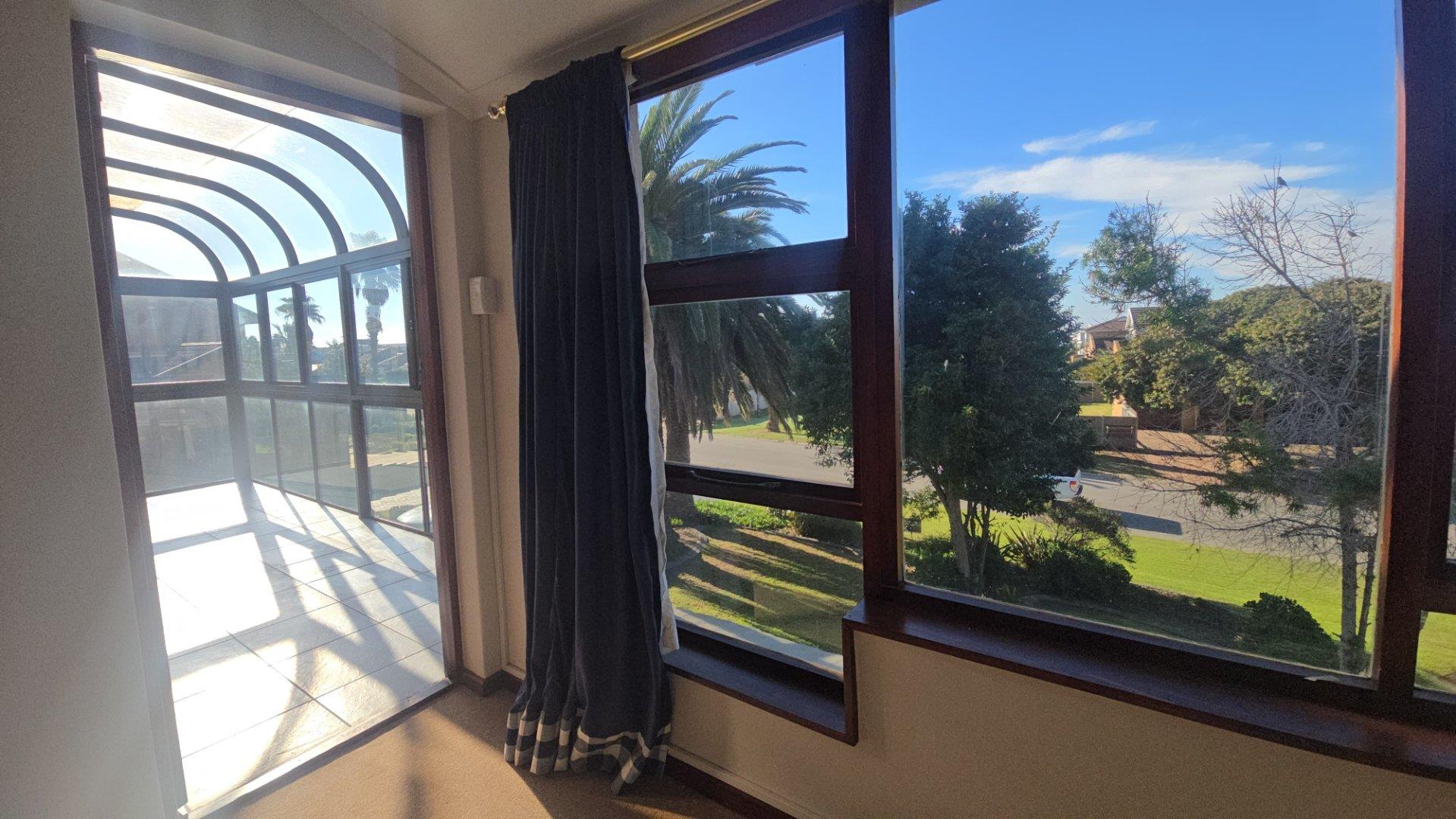 Photo 10 of 6 Bedroom House for Sale in Bayview