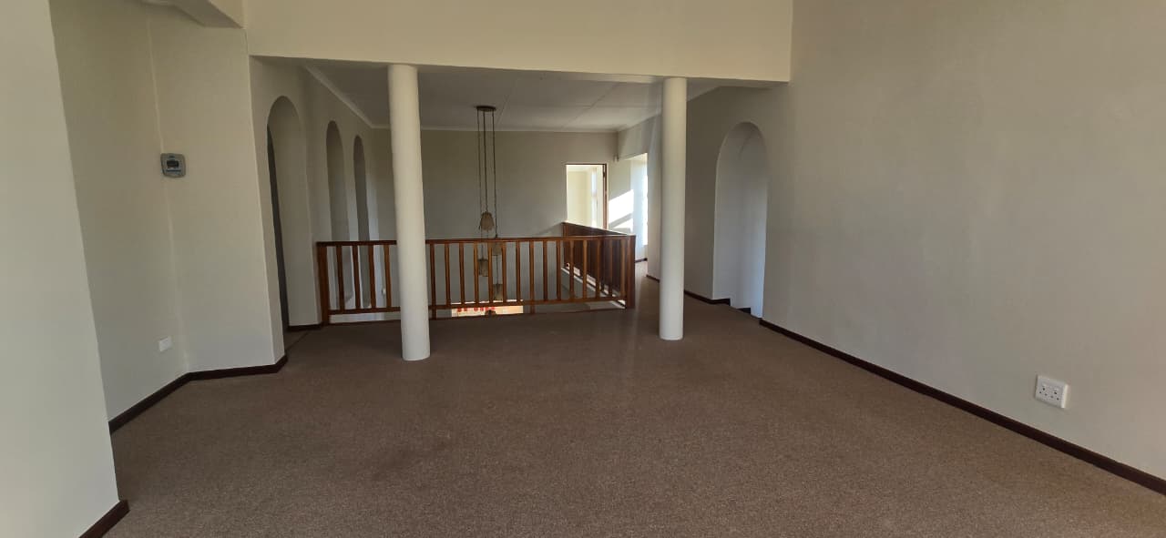 Photo 12 of 6 Bedroom House for Sale in Bayview