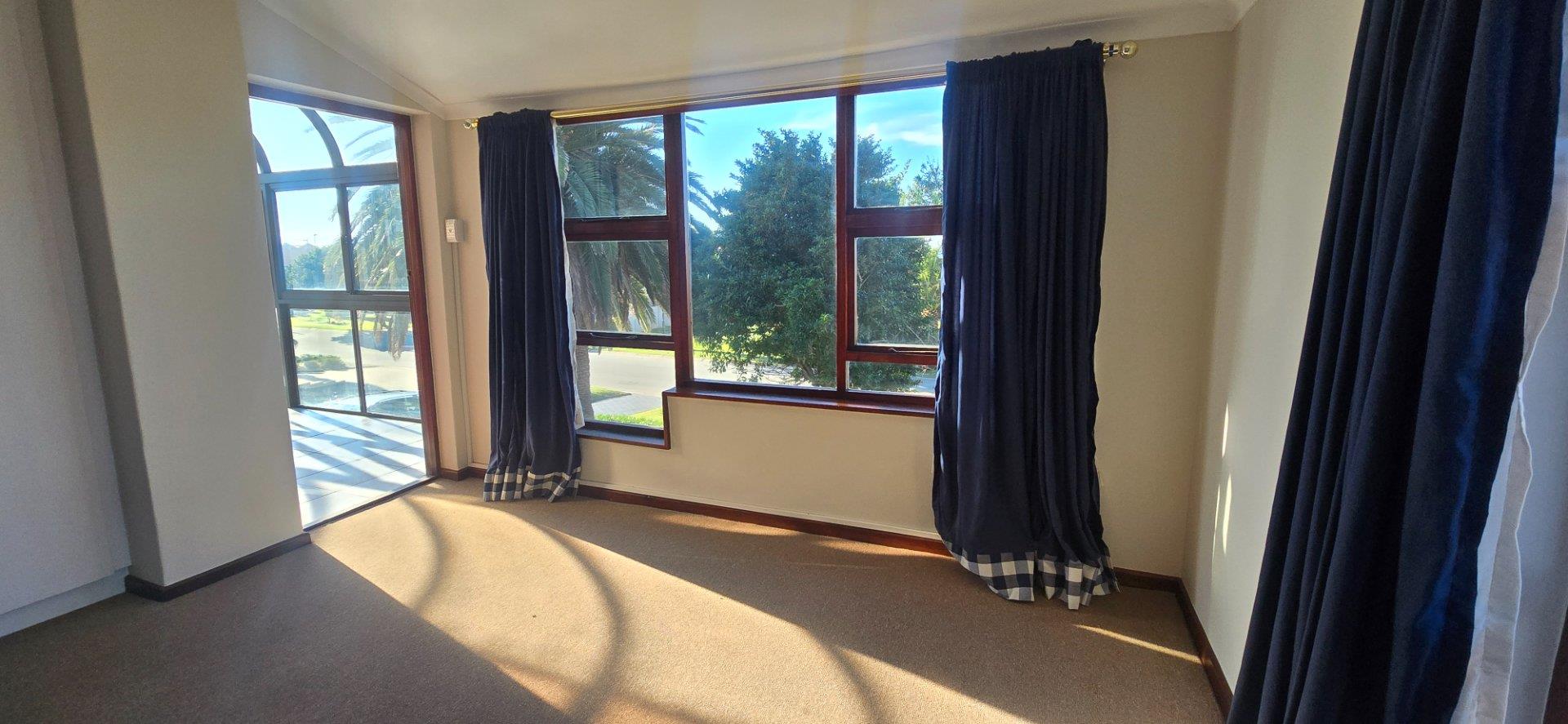 Photo 23 of 6 Bedroom House for Sale in Bayview