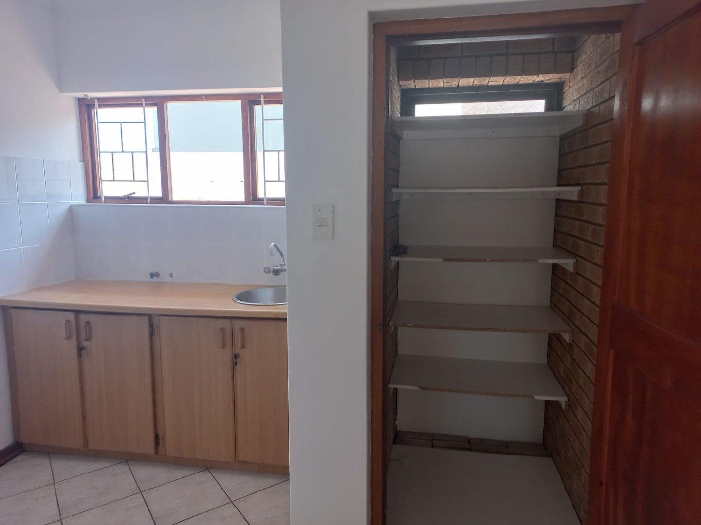 Photo 10 of 7 Bedroom House for Sale in Bayview