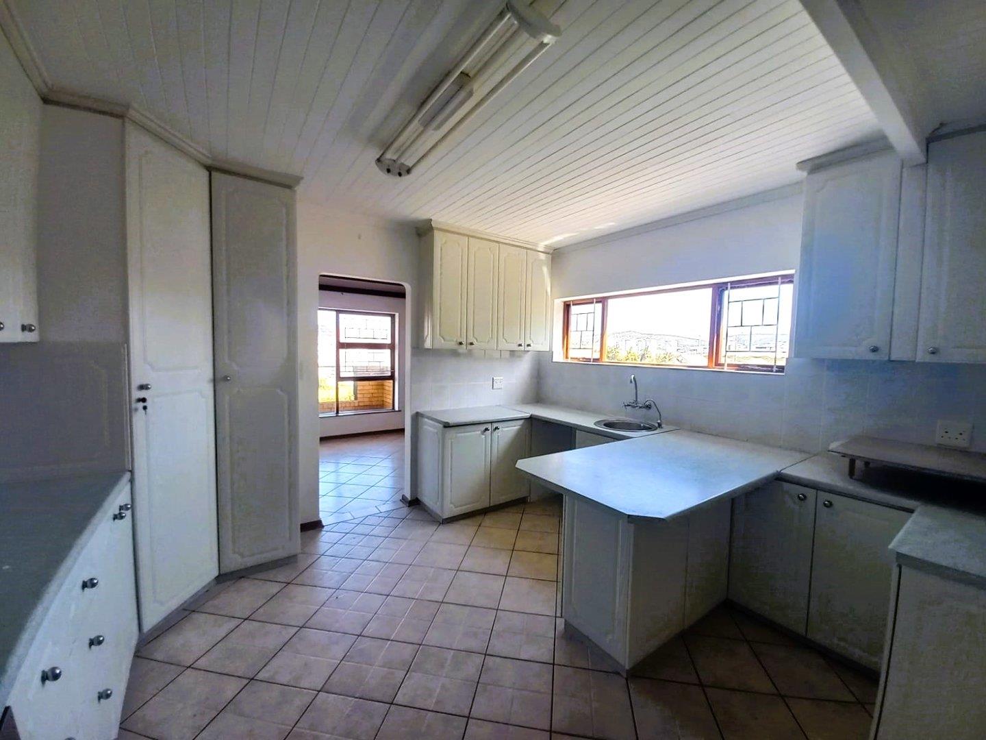Photo 3 of 7 Bedroom House for Sale in Bayview