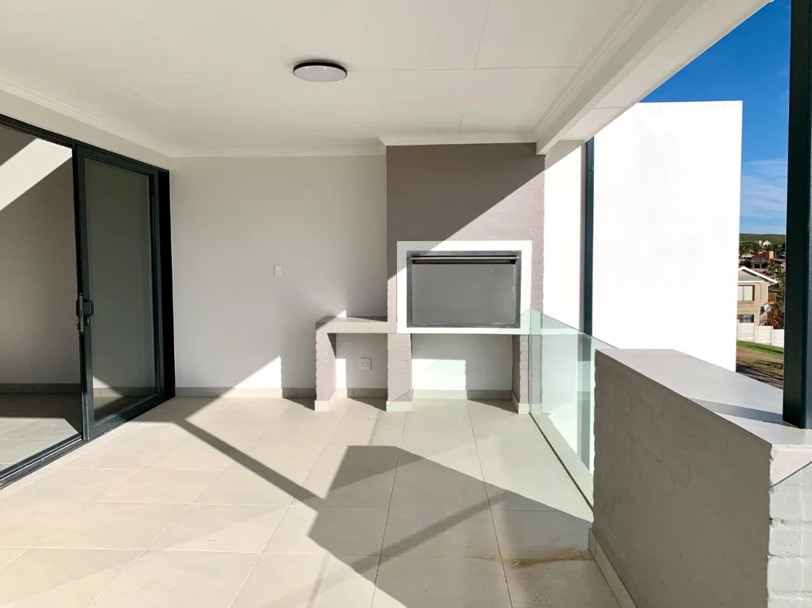Photo 6 of 4 Bedroom House for Sale in Hartenbos Heuwels