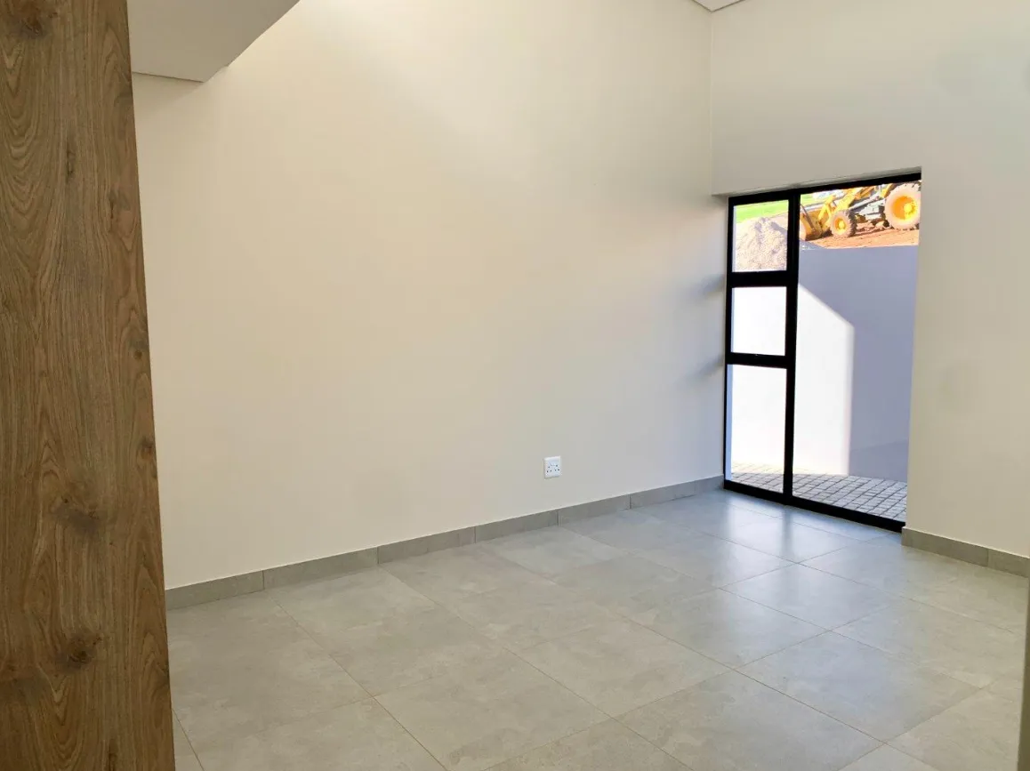 Photo 4 of 4 Bedroom House for Sale in Hartenbos Heuwels