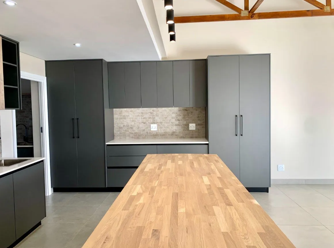 Photo 8 of 4 Bedroom House for Sale in Hartenbos Heuwels